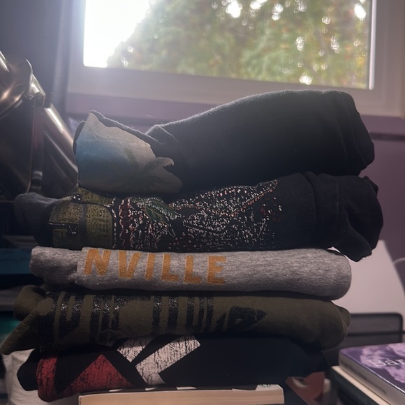 Tops - 🌷5 random women’s small t-shirts!